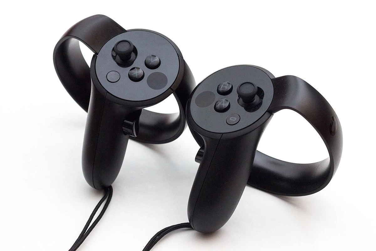 do oculus quest 2 controllers use batteries