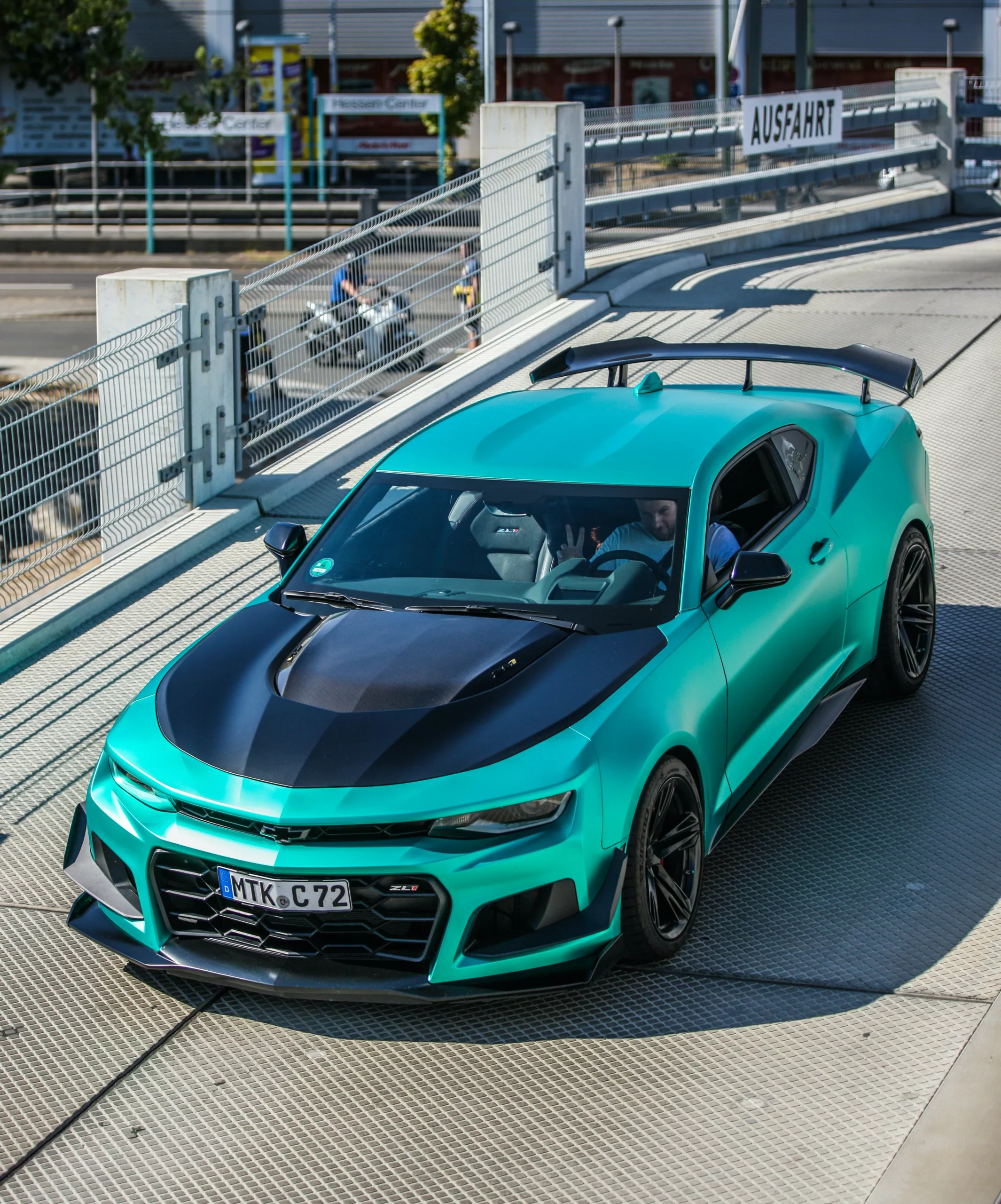 What Type of Battery Does a 2011 Camaro Require?