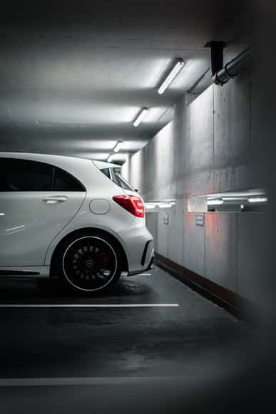 Do Hybrids Lose Battery Charge While Parked? Factors Affecting Battery Drain - Featured Image