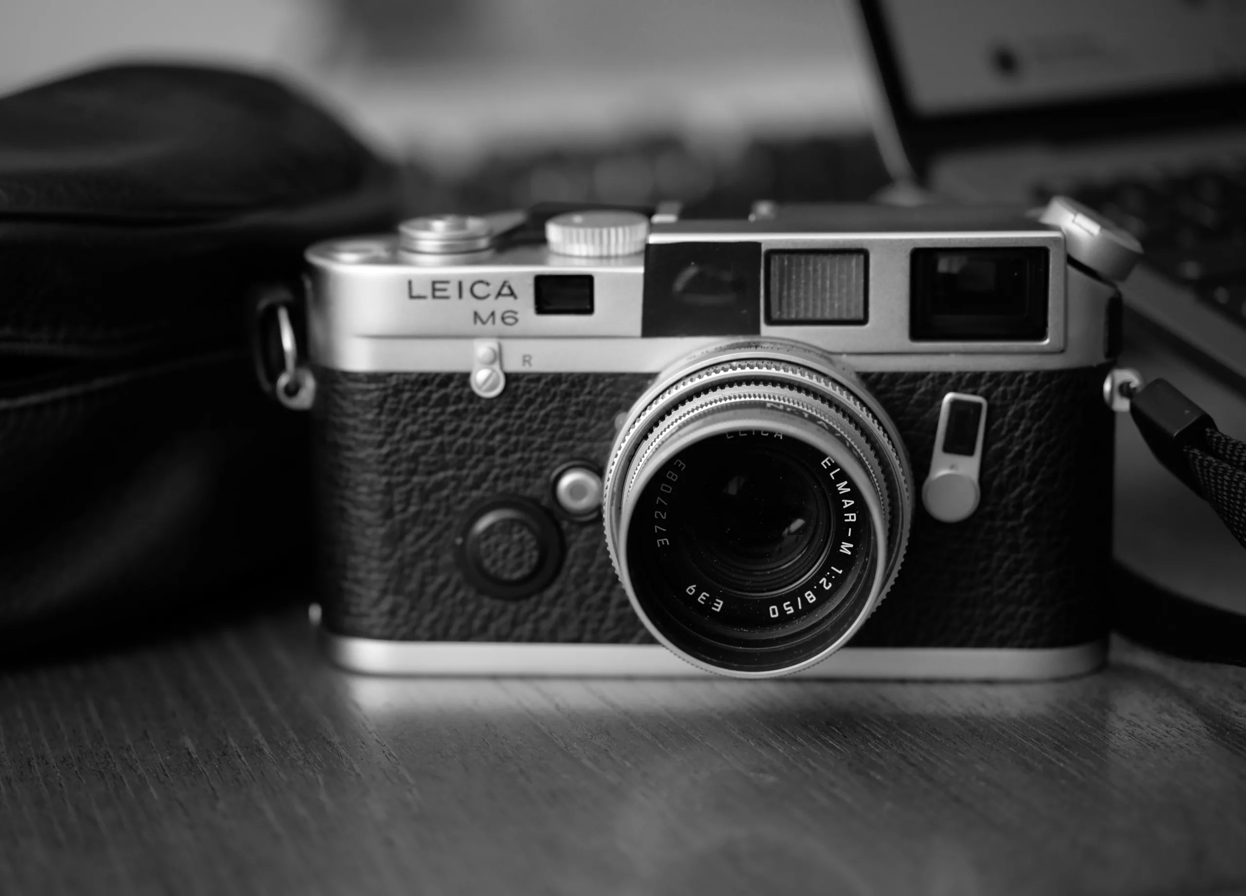 What Battery Does Leica M6 Use?