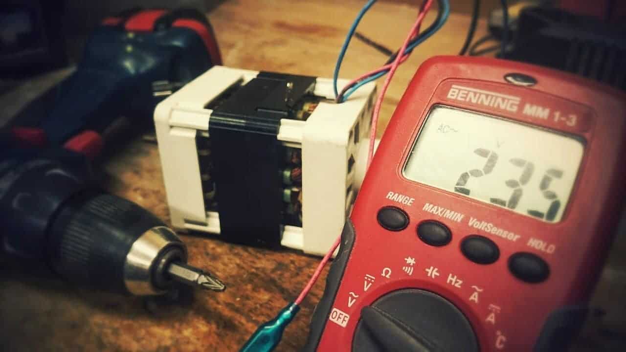 multimeter testing battery