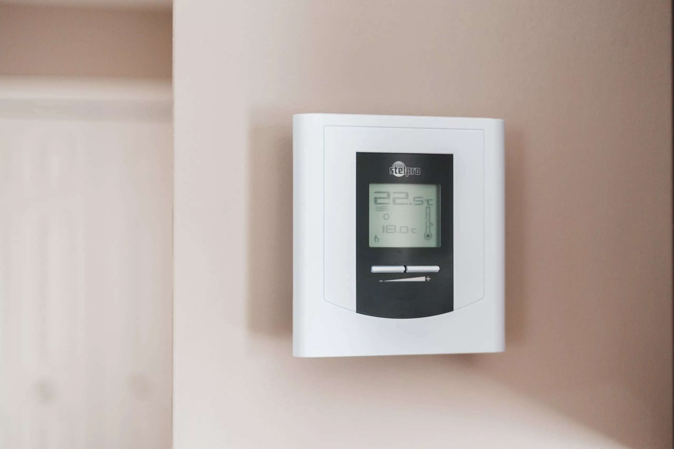 How Long Do Batteries Last in a Thermostat?
